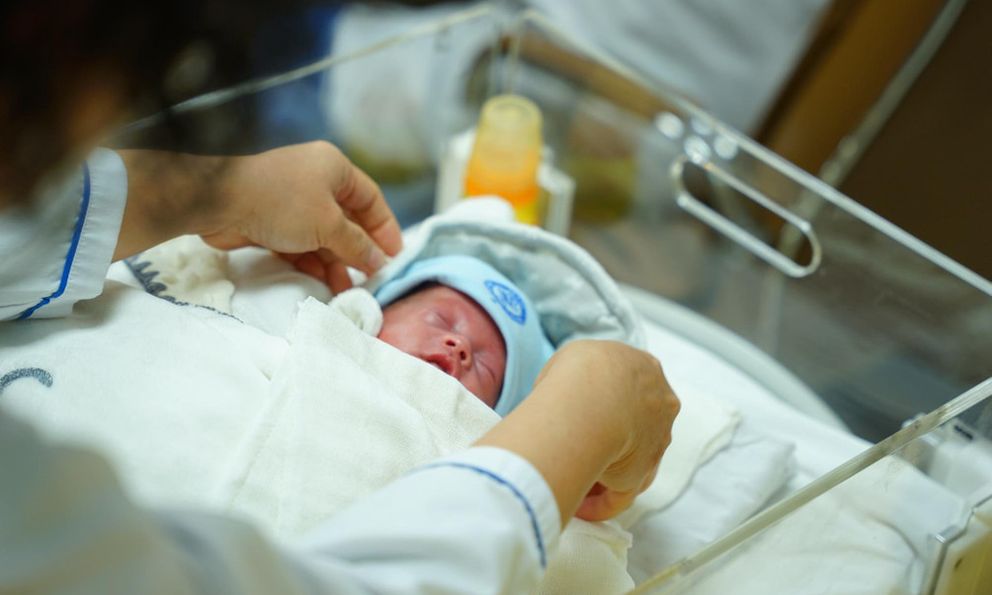 Việt Nam và bước tiến thần kỳ: Cứu sống những em bé tưởng không thể