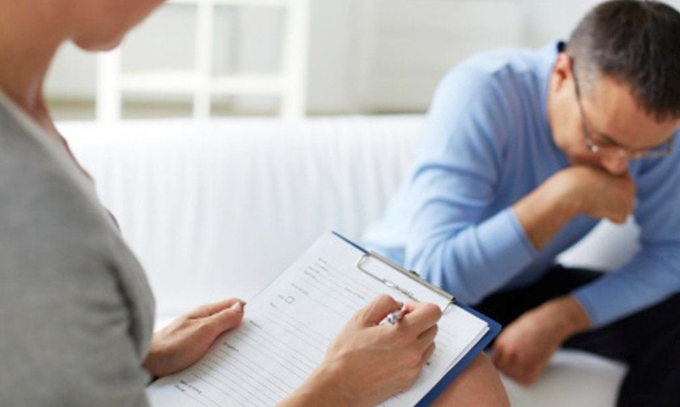 Người đàn ông 50 tuổi đã có 1 con, đi khám bỗng phát hiện không có tinh trùng: Bất ngờ với nguyên nhân