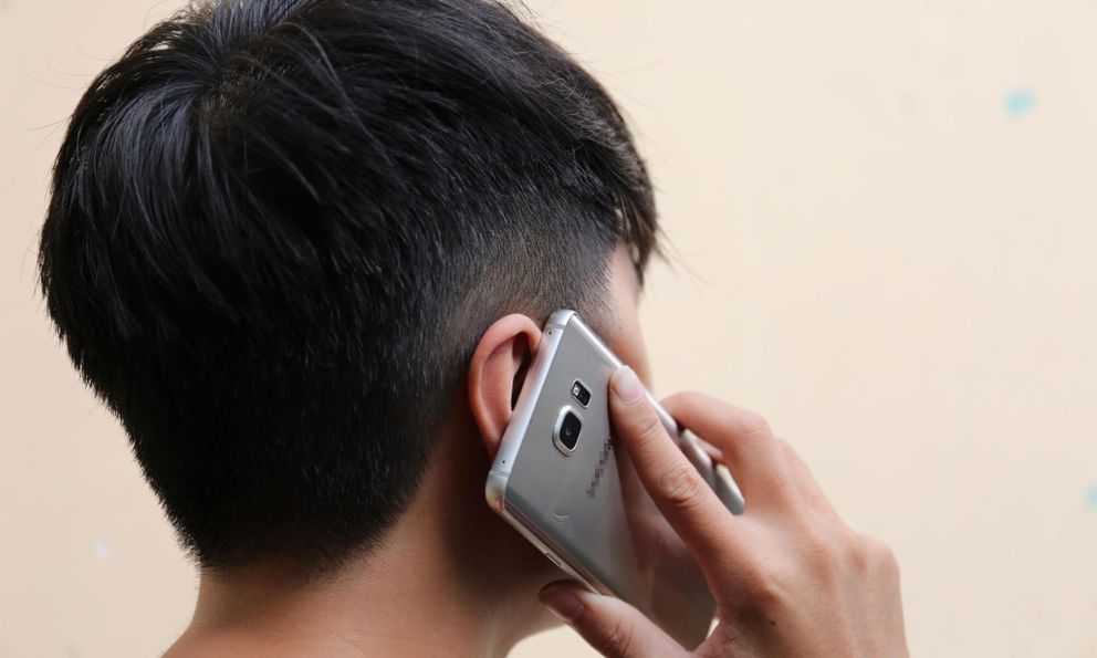 Bán sạch trâu bò giúp anh trai “tìm con”, đôi vợ chồng vùng cao bật khóc sau một cuộc điện thoại từ Hà Nội