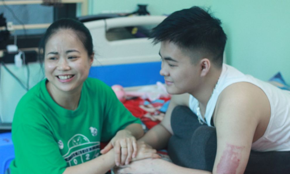 Chàng trai chỉ còn một nửa cơ thể sau tai nạn: 
