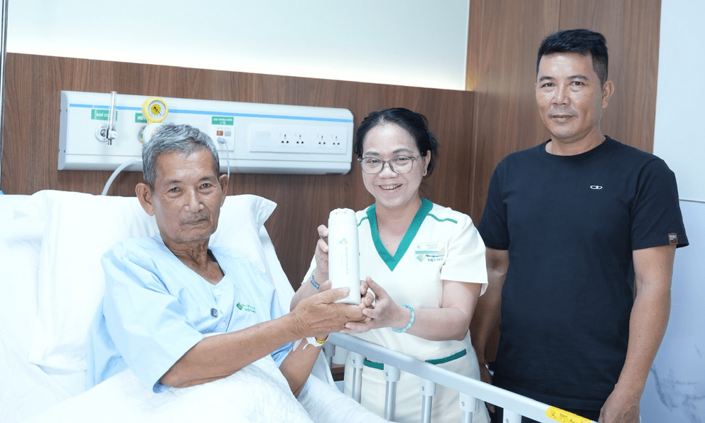 “Về nước, tôi sẽ giới thiệu bác sĩ Việt Nam cho người thân”