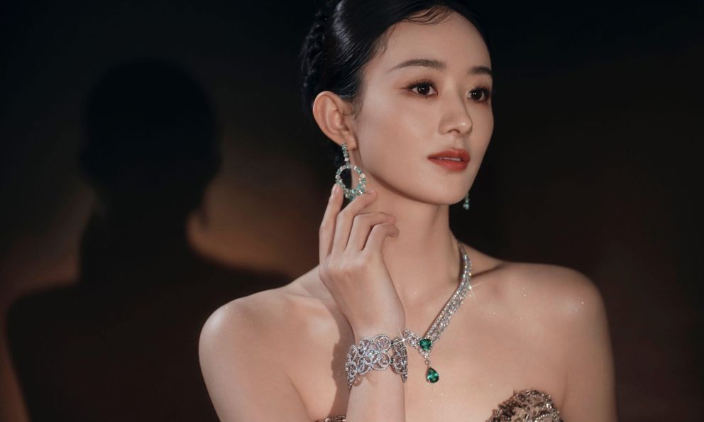 Triệu Lệ Dĩnh và tình mới lộ bằng chứng hẹn hò khó chối cãi, nhà trai còn đeo nhẫn cưới mới sốc?