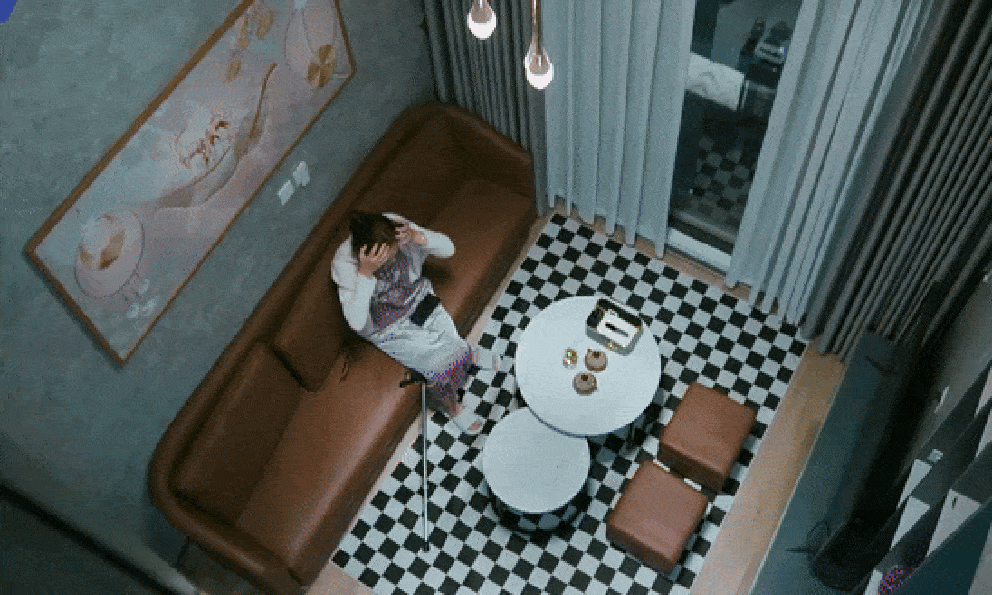 Mỹ nhân gây tranh cãi nhất phim Việt hiện tại: Đóng cảnh nào cũng trợn mắt, xinh đẹp mà trăm vai như một