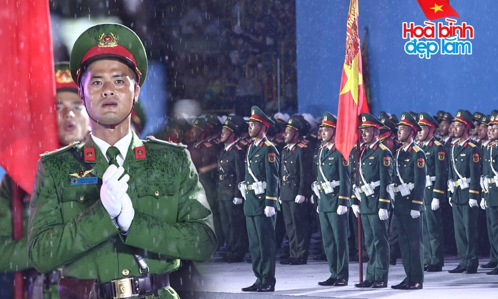 Hiên ngang dưới lá cờ Tổ Quốc: Loạt khoảnh khắc các khối diễu binh sừng sững giữa cơn mưa nặng hạt khiến người dân nức lòng