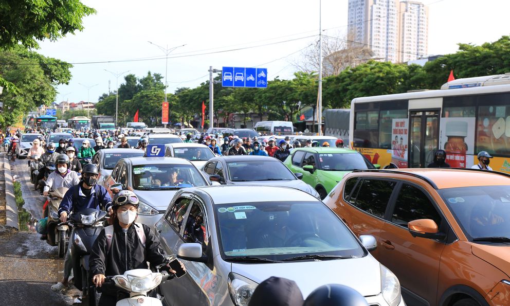 Buổi chiều của ngày nghỉ lễ cuối cùng và đây là cảnh tượng trên đường phố Hà Nội