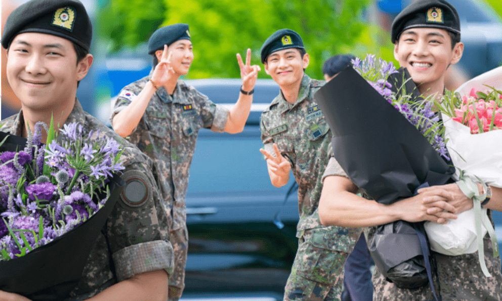 V và RM (BTS) cuối cùng đã xuất ngũ: Siêu ngầu siêu rắn rỏi, văn nghệ tấu hài tặng rừng fan và phóng viên đông nghẹt!
