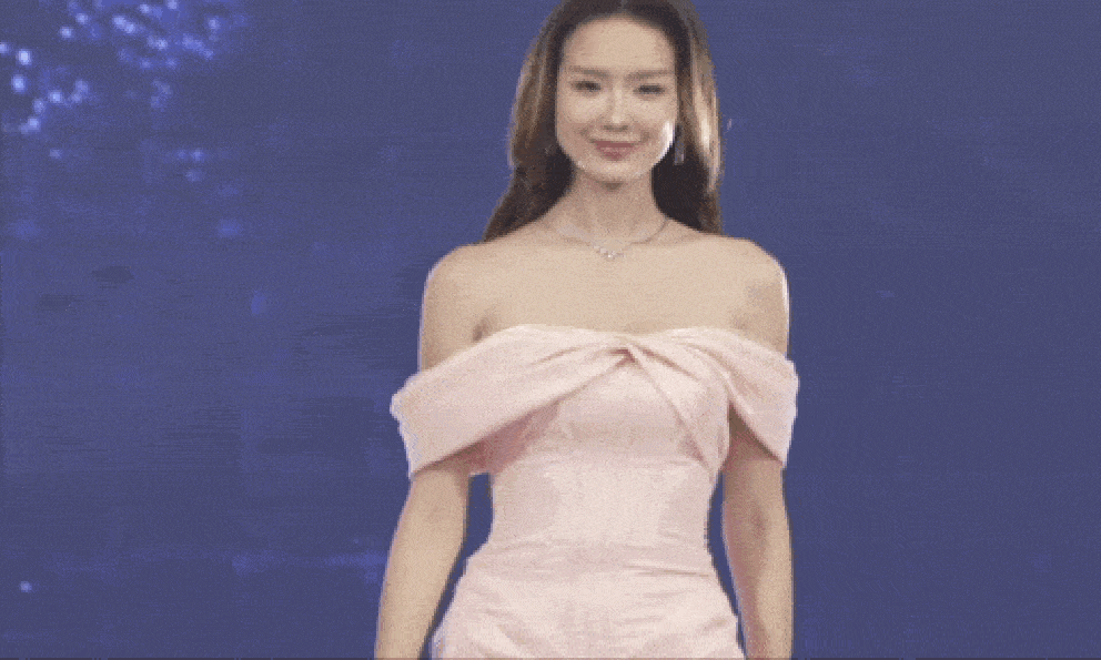 Hoa hậu Lê Nguyễn Bảo Ngọc chính thức chinh chiến Miss World, netizen bùng tranh cãi vì hành động này!