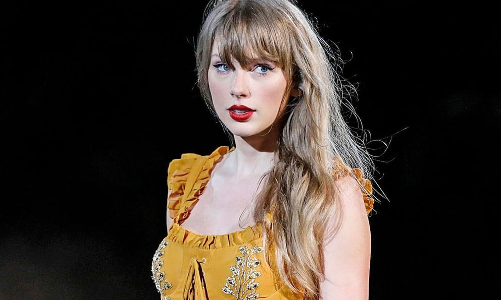 Taylor Swift ra toà trong vụ kiện nóng nhất showbiz!