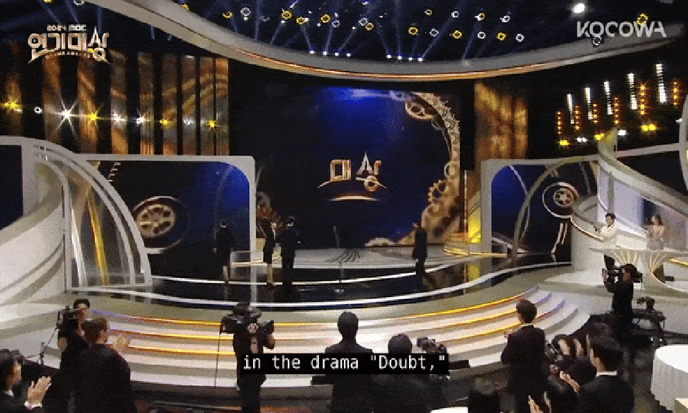 Quái vật diễn xuất 30 năm chưa từng thất bại, cứ đóng phim là netizen đòi trao ngay cúp Daesang