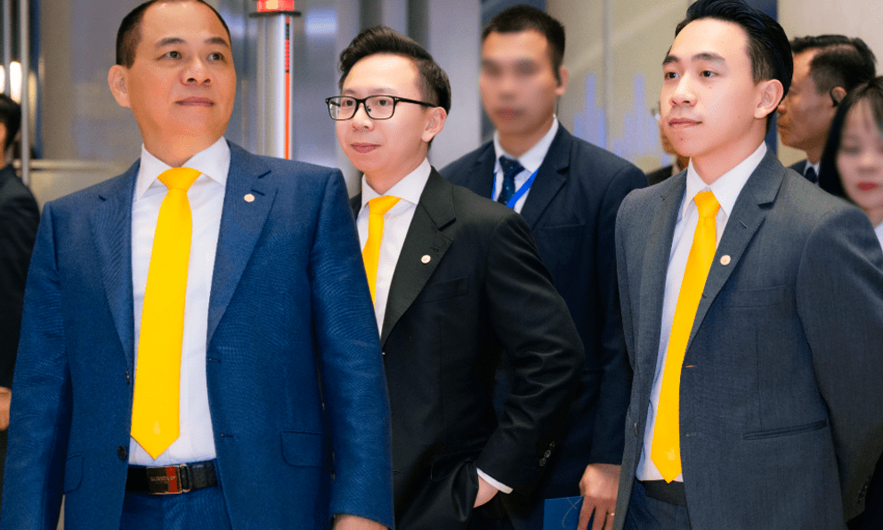 HOT: Gia đình tỷ phú Phạm Nhật Vượng vừa xuất hiện tại lễ trao giải VinFuture 2025, 1 chi tiết rất gây chú ý