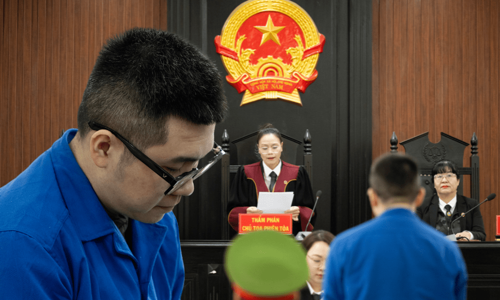 Xét xử người đàn ông hành hung phụ nữ tại sảnh chung cư Hà Nội: Bị cáo liên tục cúi gằm mặt tại tòa