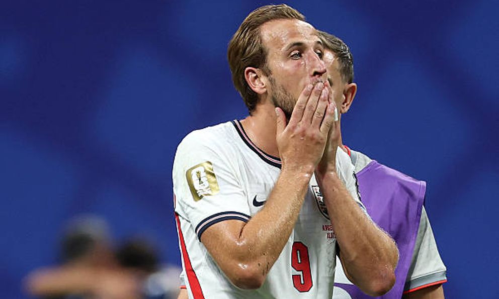 Harry Kane cúi đầu nhận sai khi Anh thua ngược Argentina, bất ngờ 