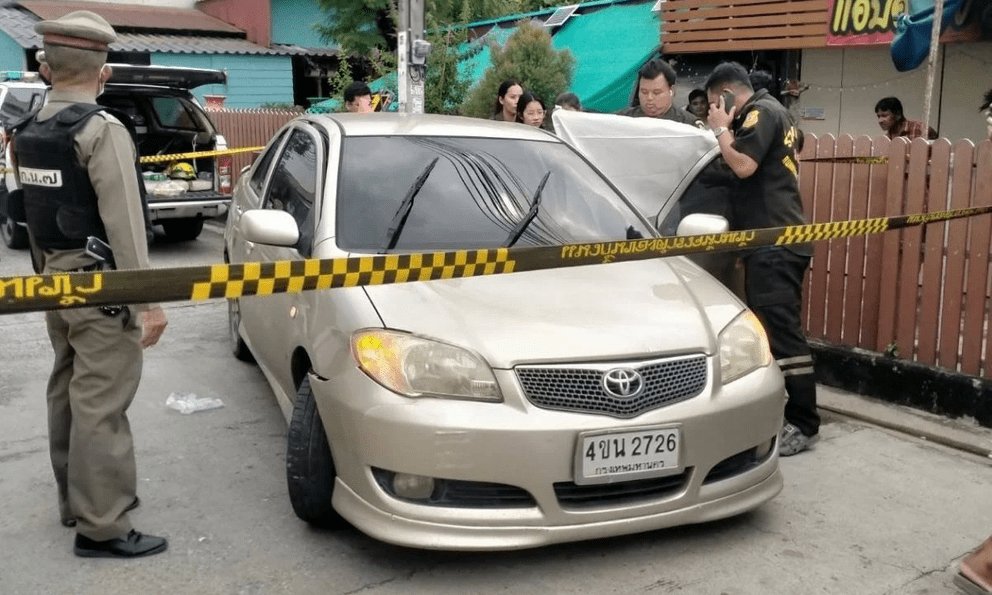 Phát hiện vợ ngoại tình, chồng trốn trong ô tô của vợ, cảnh tượng sau đó khiến ai cũng bàng hoàng