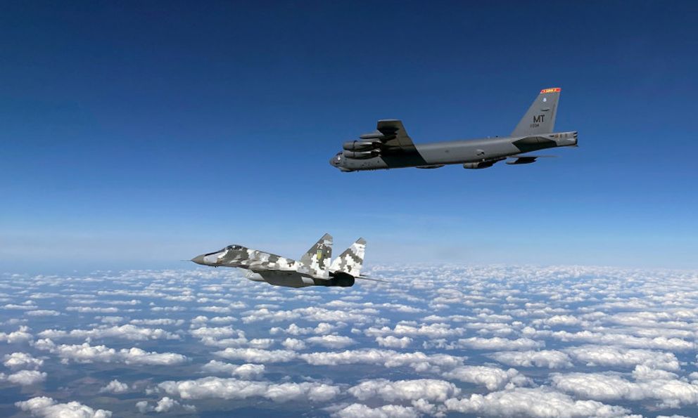 Sang nước NATO láng giềng với Nga huấn luyện thả bom, 