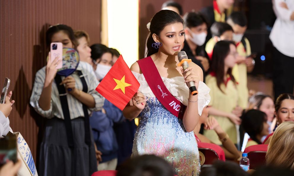 Dàn người đẹp Miss Charm 2024 choáng ngợp khi giao lưu với sinh viên Cần Thơ