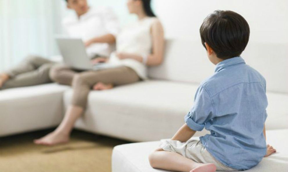 Nam sinh 16 tuổi “sợ” làm con trai, lý do hóa ra đến từ bố mẹ