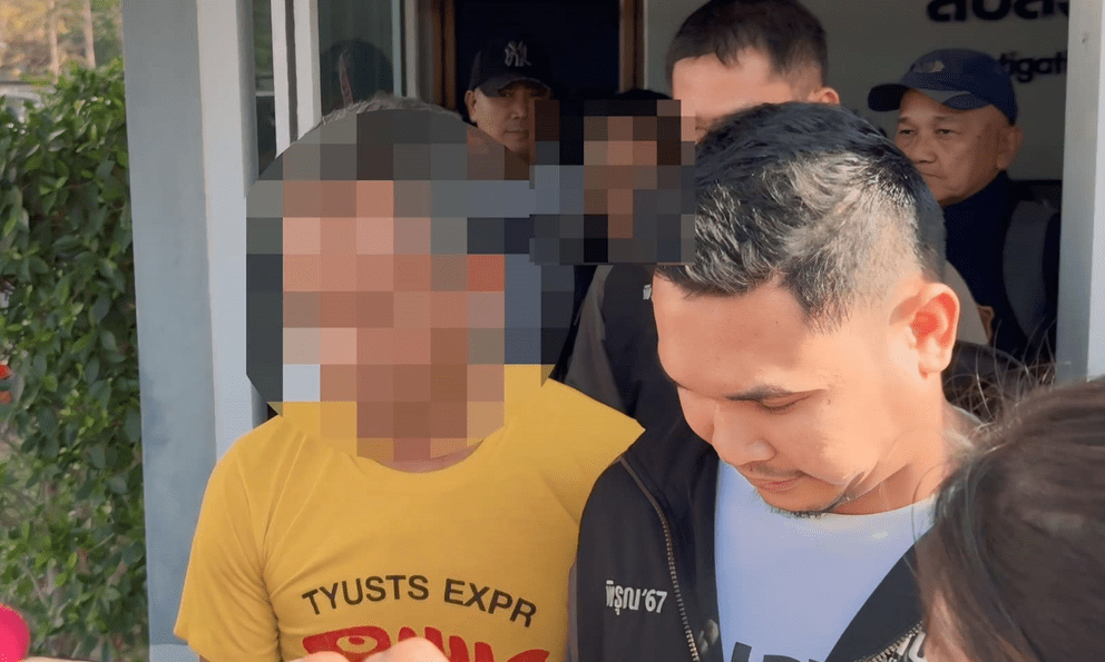 Bị nhân tình của mẹ xâm hại, khi mách mẹ, con gái như muốn ngã quỵ vì câu nói 'máu lạnh'