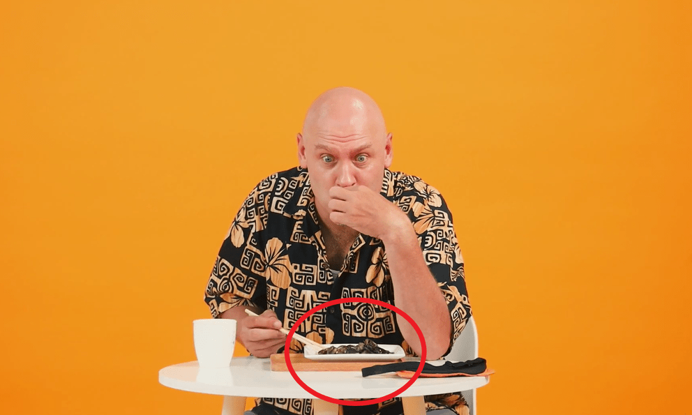 Khách Tây nếm thử 1 món mắm trứ danh của Việt Nam, tuyên bố 1 câu khiến nhiều người cười bò