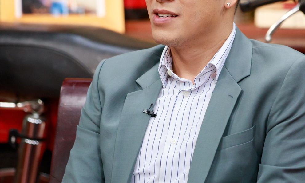 Nam ca sĩ Việt: “Không phải ai cũng có mối quan hệ nhẹ nhàng với cha mẹ mình”