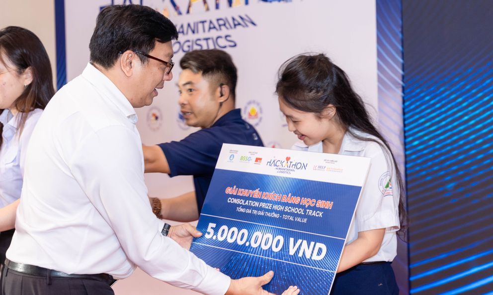 Trao giải “Hackathon Logistics Nhân đạo 2025”: Giải pháp nhân đạo ứng dụng công nghệ sáng tạo từ giới trẻ