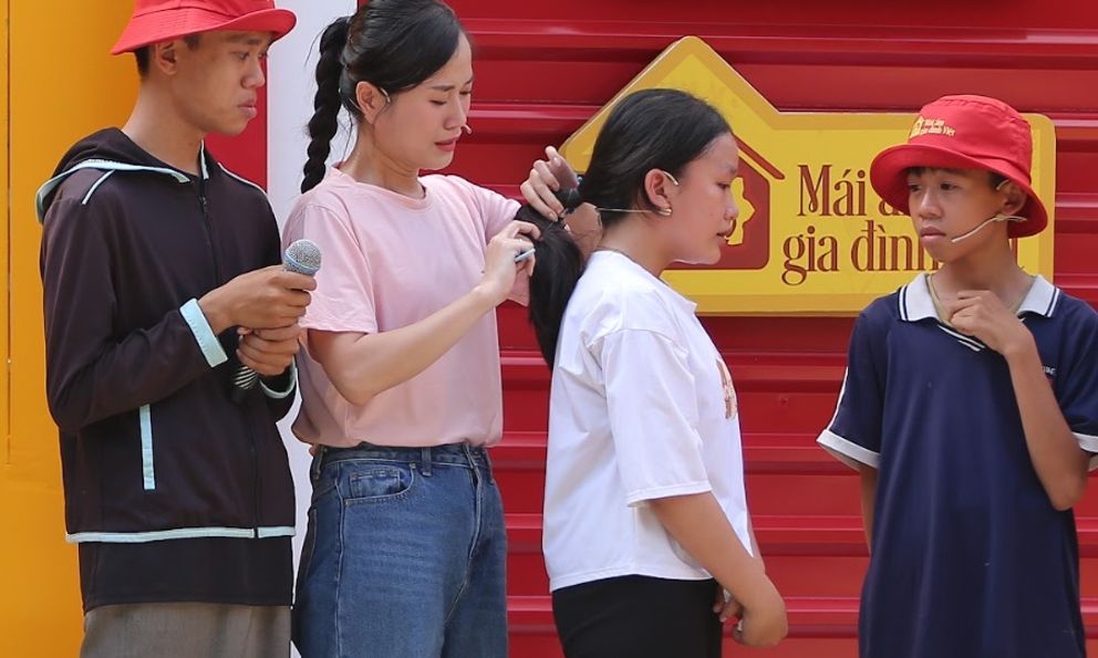 Một nữ diễn viên bật khóc nức nở, xin phép làm điều này trên truyền hình