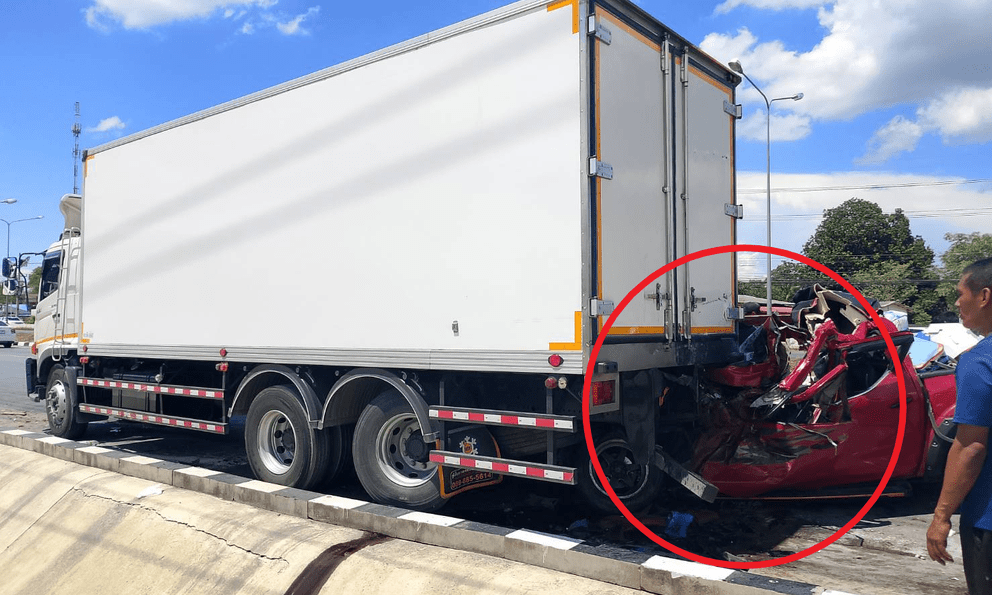 Cả gia đình đi ô tô gặp nạn rồi tử vong, nhìn thành viên duy nhất còn sống sót khiến ai cũng ái ngại