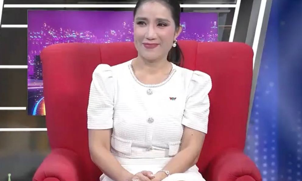 Nữ MC U50: “Tôi trải qua nhiều mối tình sóng gió, trầy da tróc vẩy, giờ sống một mình”