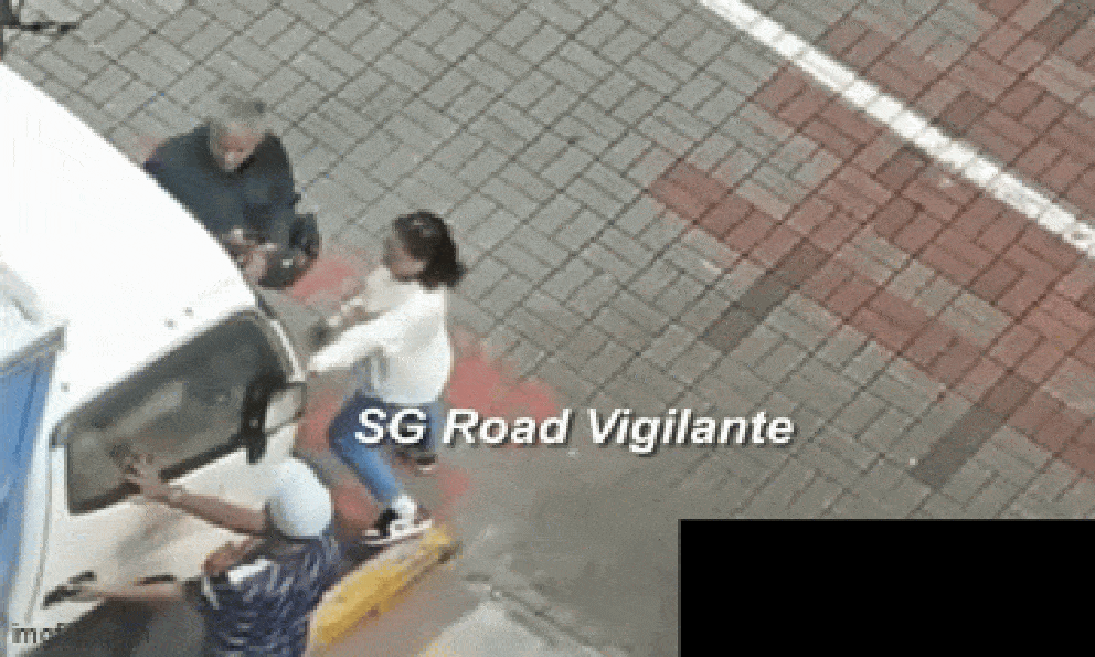 Tranh chấp với ô tô tải, 2 người dùng cơ thể để chặn xe, clip hiện trường khiến ai cũng hoang mang