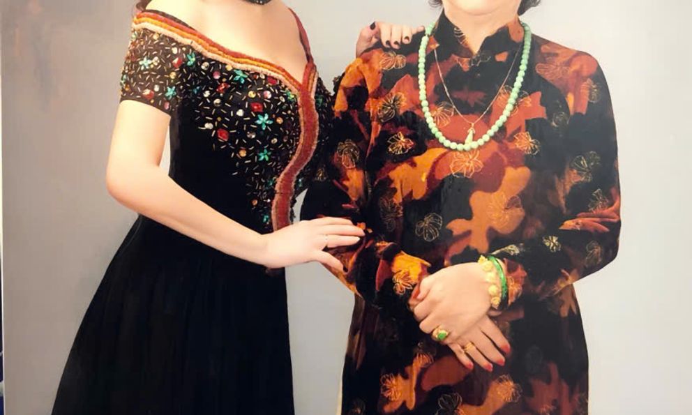 Hoa hậu Kim Hồng xúc động kể về mẹ