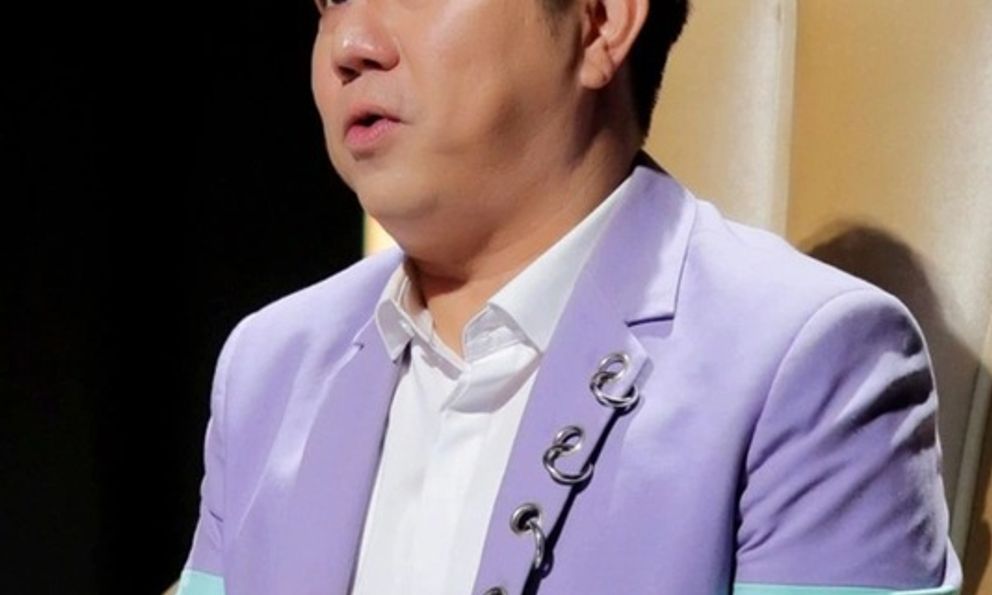 Một nam ca sĩ nói thẳng việc người nổi tiếng kêu gọi từ thiện