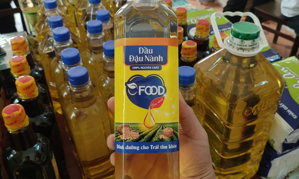 Hàng chục nghìn tấn dầu chăn nuôi ‘biến thành’ dầu ăn cho người: Ăn vào nguy hiểm ra sao?