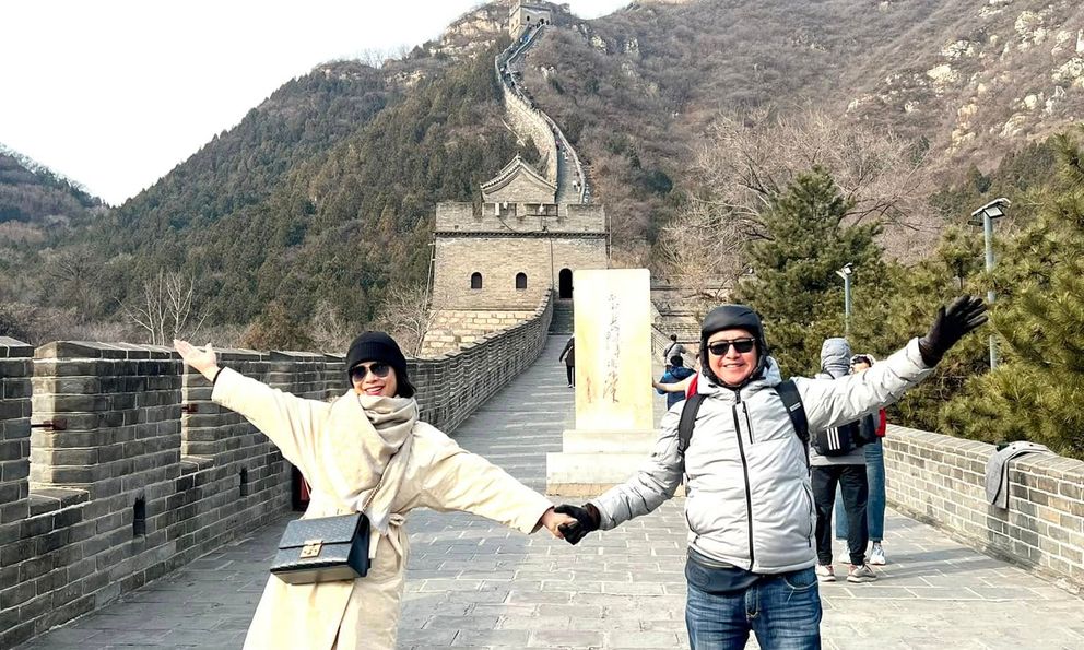 Nam nghệ sĩ ngoài 60, có bạn gái Á hậu kém 18 tuổi nhưng vẫn chọn sống một mình với người giúp việc