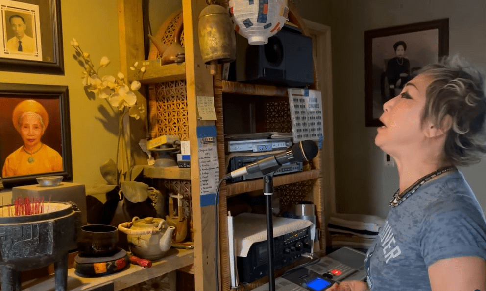 Danh ca nổi tiếng tuổi 73: Sống trong nhà vườn 2.230m2, bạn trai võ sư ở cách một dãy phố