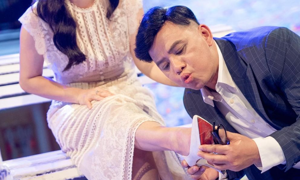 Nữ NSƯT lên chức bà ngoại, 53 tuổi vẫn được chồng chăm như em bé, muốn gì được nấy