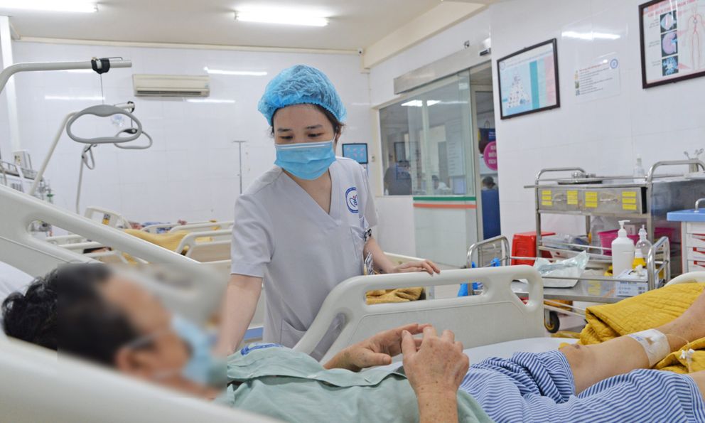 Người phụ nữ nguy kịch sau khi uống loại nước này để chữa bệnh: Bác sĩ nói thẳng 