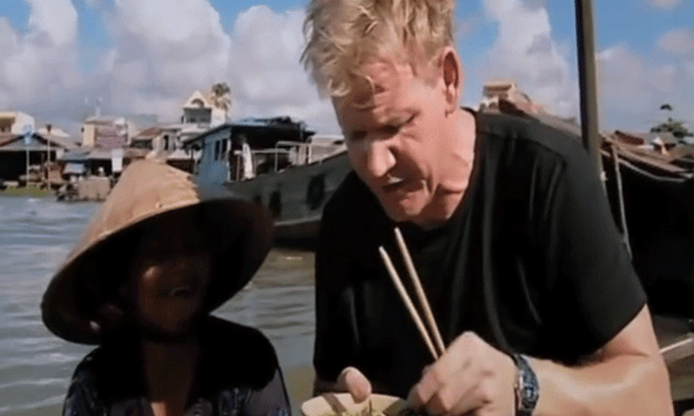 Đầu bếp nổi tiếng hàng đầu thế giới thử một món ăn Việt Nam, thốt lên: “Đây là món ngon nhất tôi từng ăn”