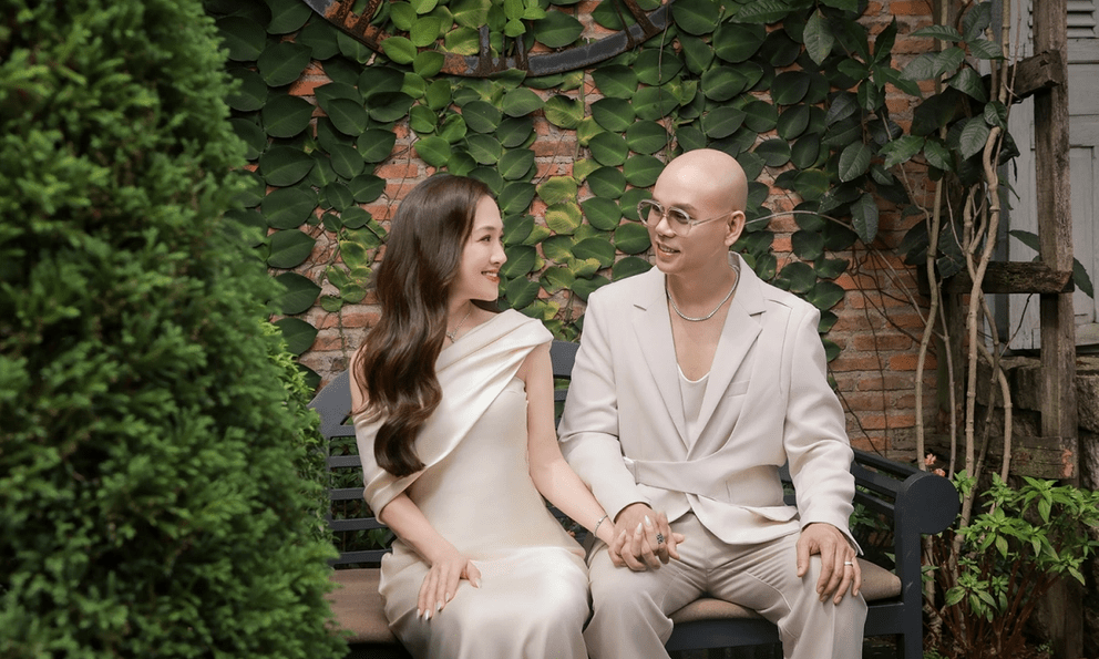 Nam ca sĩ bị bạn mời uống nước chứa chất cấm: Tuổi 50 hôn nhân viên mãn bên vợ là học trò, kém 12 tuổi