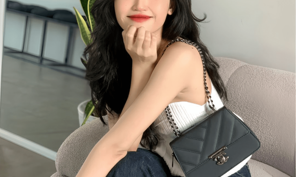 Hoa hậu ở trọ 2,5 triệu đồng/tháng, làm phục vụ tiệc cưới, dùng mỹ phẩm loại 30.000 đồng để chăm sóc da