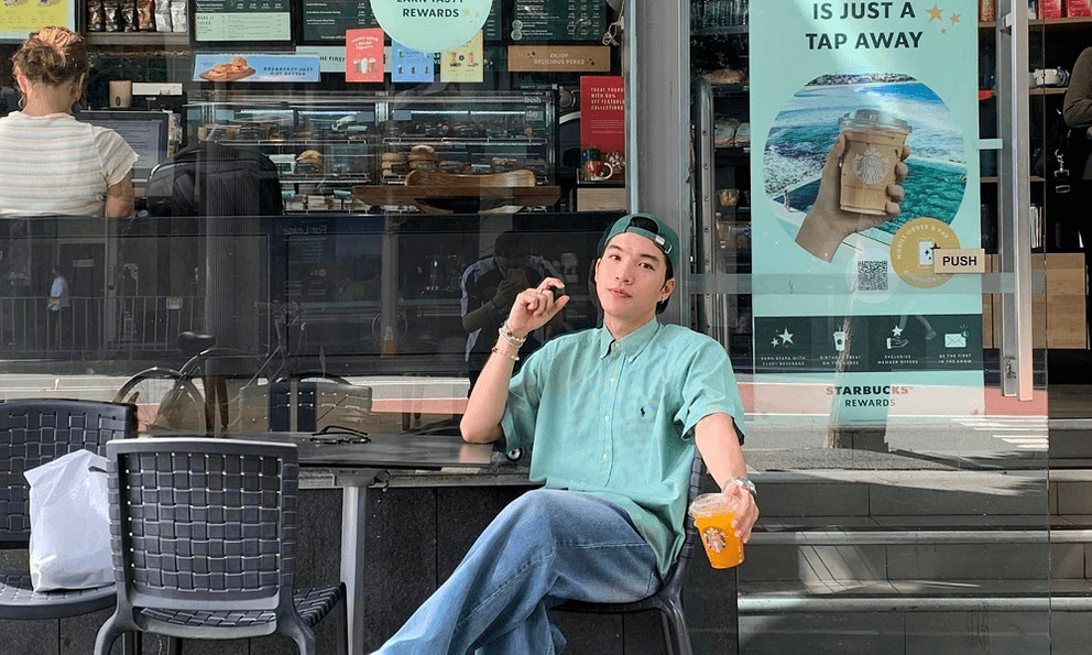 Nam nghệ sĩ Việt từ nhân viên bê phở, bốc vác kho hàng đến ngôi sao bạc tỷ, bạn gái hot girl cực xinh