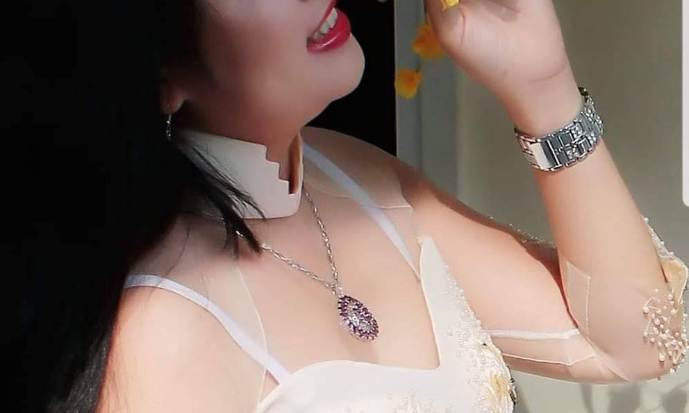 Nhan sắc vợ 3, kém 29 tuổi của “vua hài” từng cầm 300 cây vàng mua siêu xe, giờ bán cơm tấm