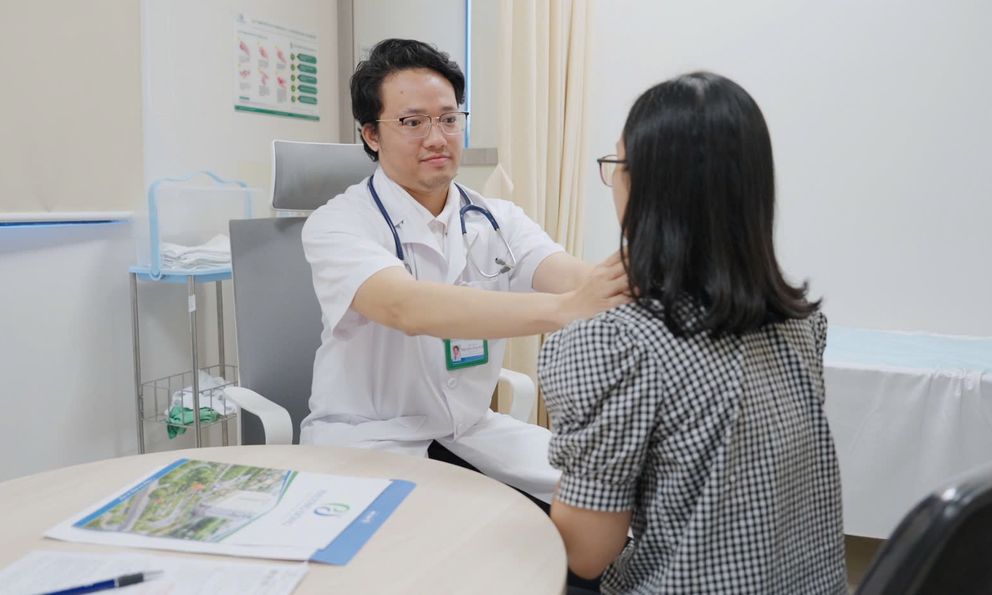 Đi khám cùng bạn 