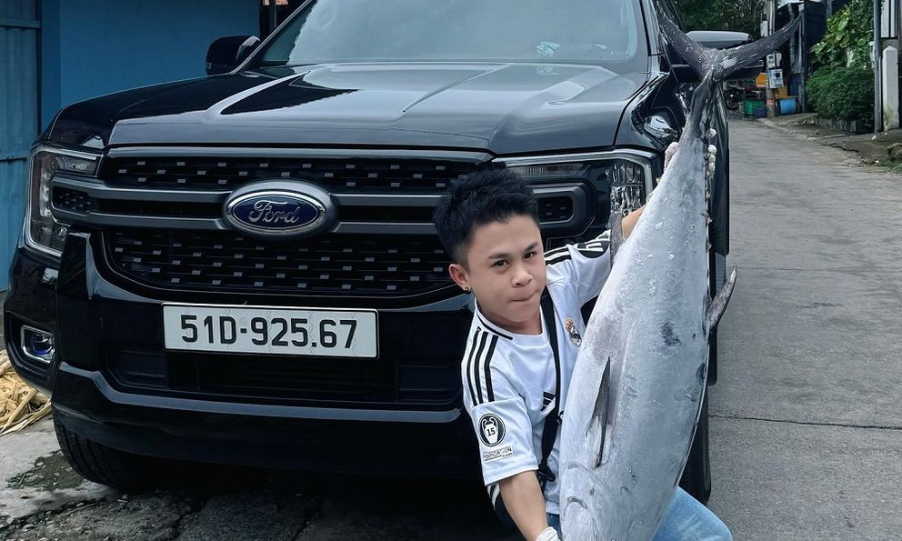 Nam diễn viên 1m26 từng yêu nữ người mẫu cao 1m78 giờ ra sao ở tuổi 32?