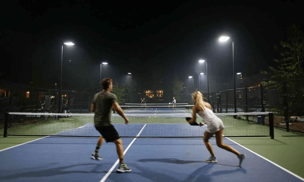 Thời điểm chơi thể thao, đánh pickleball bào mòn sức khỏe, phá giấc ngủ: Bác sĩ cảnh báo