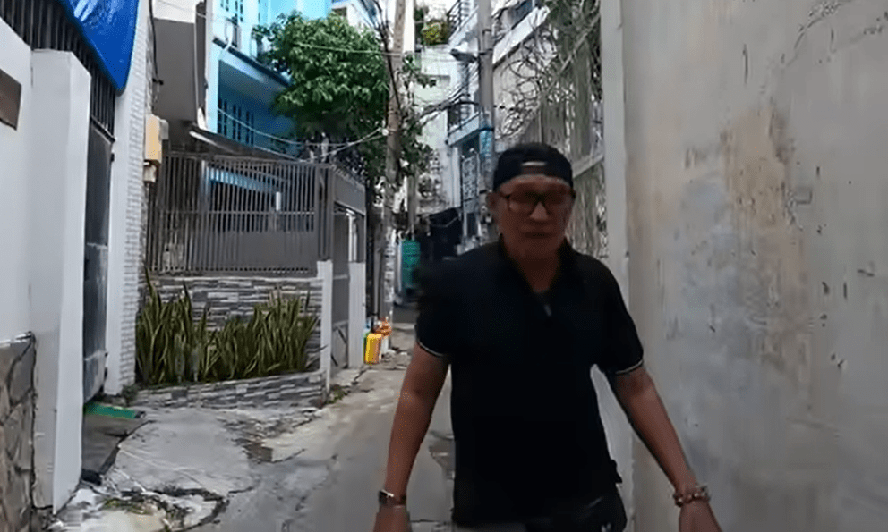 Nam nghệ sĩ đình đám một thời: 72 tuổi ở nhà thuê, bán bánh bèo vẫn hạnh phúc bên vợ kém 20 tuổi