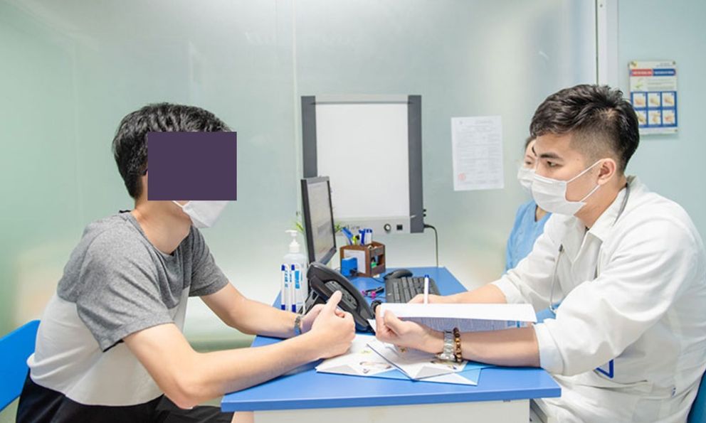 Sợ nhiễm HIV, thanh niên tuần nào cũng đòi xét nghiệm máu: Bác sĩ cũng phải “bó tay”