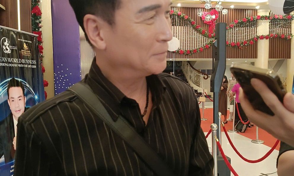 Ca sĩ Nguyễn Hưng cực phong độ ở tuổi U70, nói thẳng chuyện thẩm mỹ: 