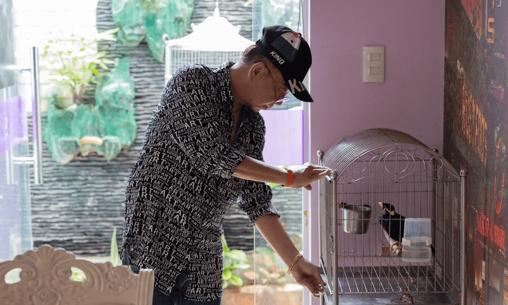 Nam nghệ sĩ từng là đại gia một thời, phường nào cũng có nhà: 62 tuổi sống an phận bên vợ 2 kém 23 tuổi