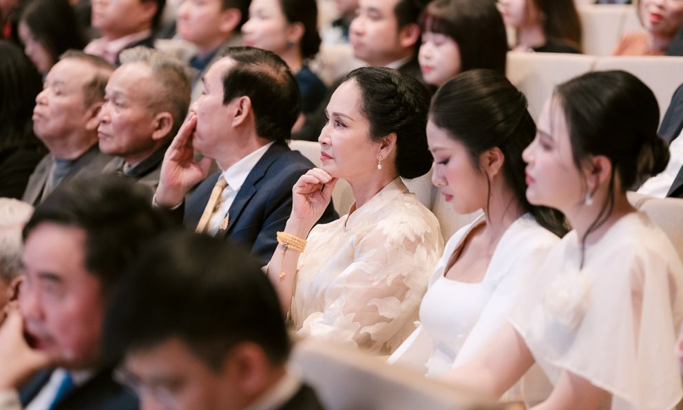 NSND Lan Hương: “Đứng trước giải thưởng này tôi thấy mình thật nhỏ bé”