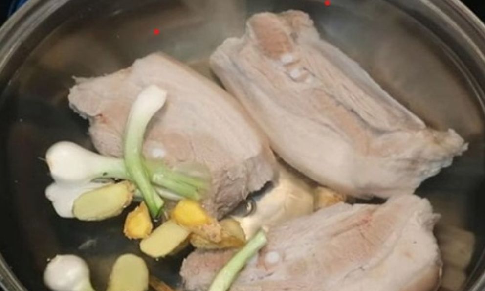 Chỉ cần làm đúng 4 bước này, thịt lợn nấu kiểu gì cũng ngọt mềm, không dai