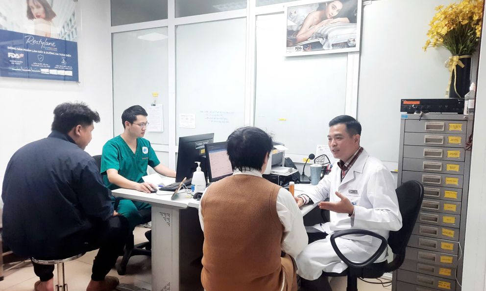 Nam doanh nhân luôn tự hào vì có nuốt ruồi 